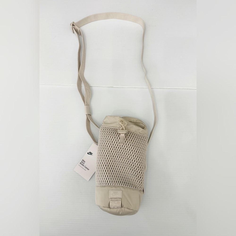Nike Tech Bottle Carrier